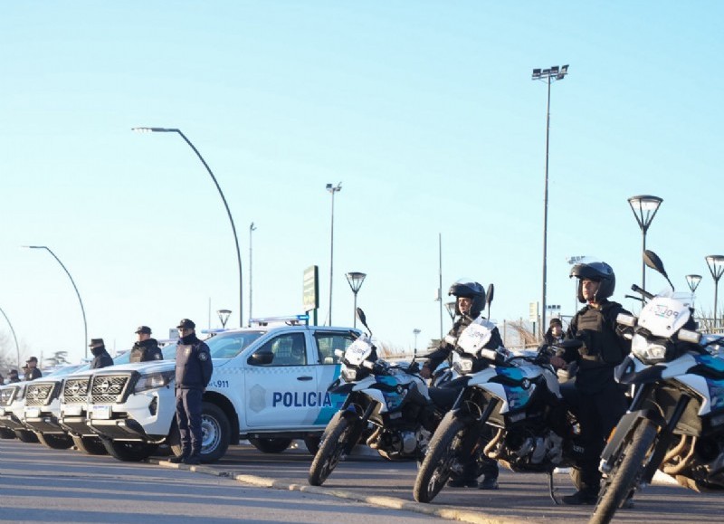 Se realizó la entrega y presentación de nuevos patrulleros, motovehículos y efectivos que integrarán la Unidad Táctica de Operaciones Inmediatas del distrito.